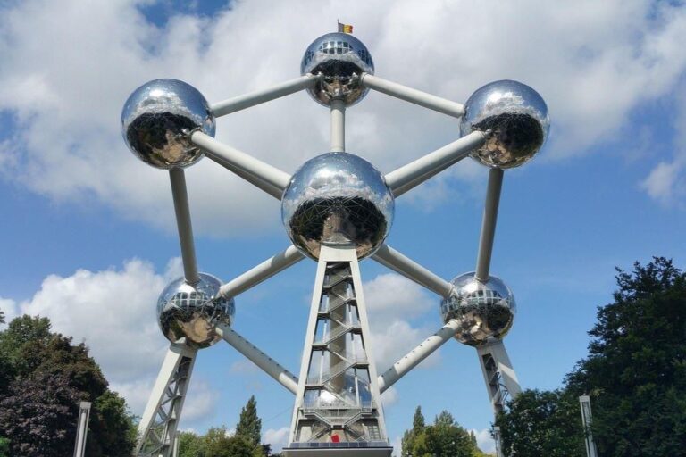 7 Fakta Menarik Atomium, Bangunan Unik di Belgia